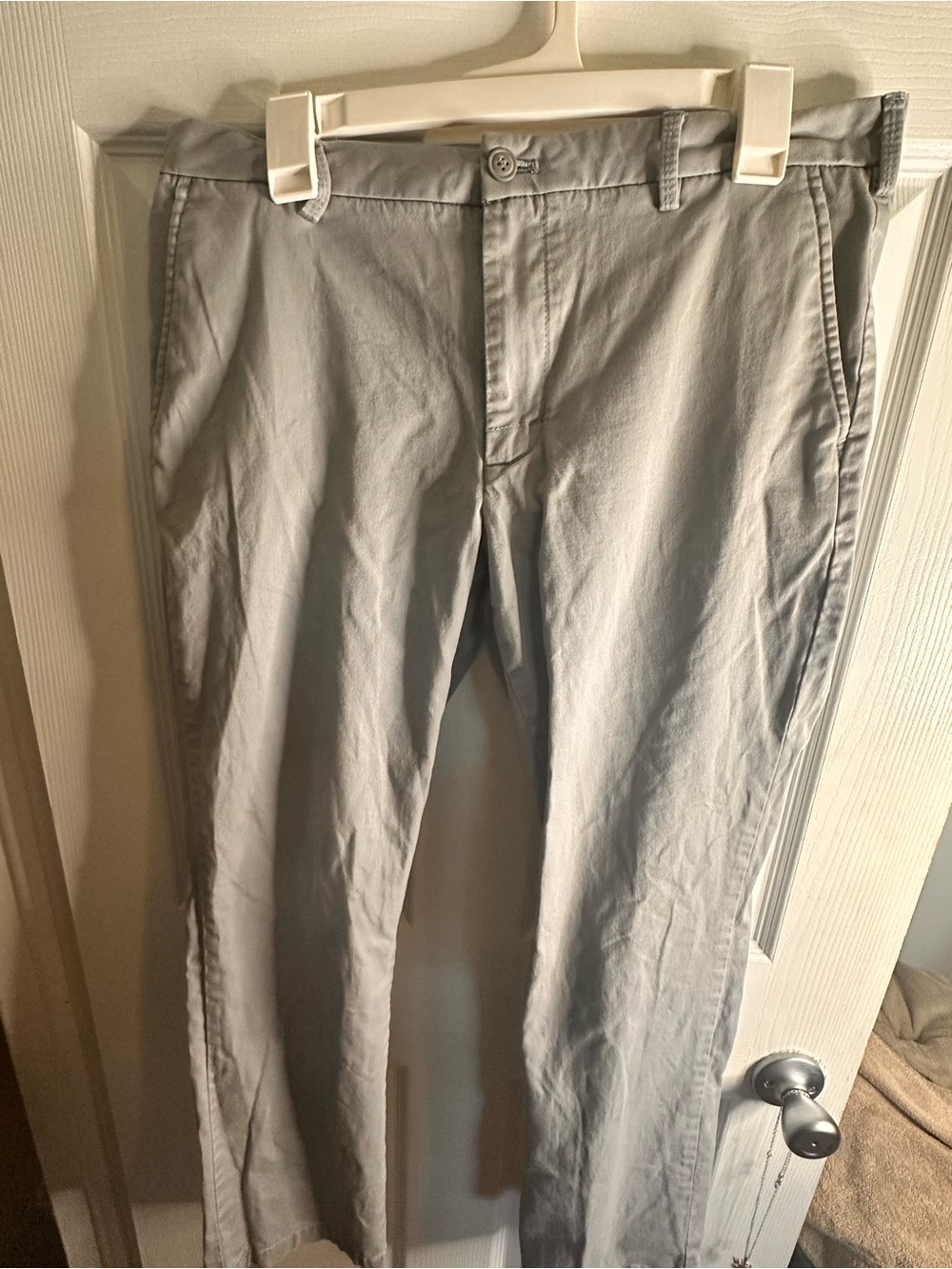 Izod Men's Chino Pants in Light Gray